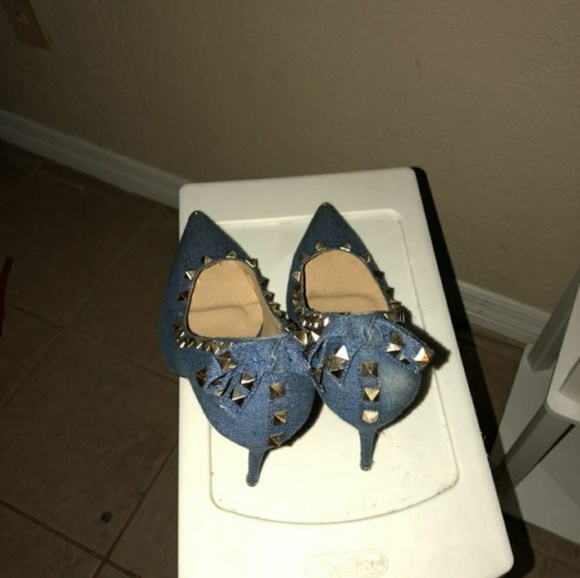 Heels - Picture 2 of 2